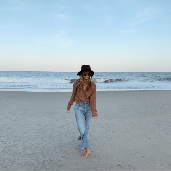 Meet your Posher, Madison - Picture 2 of 2